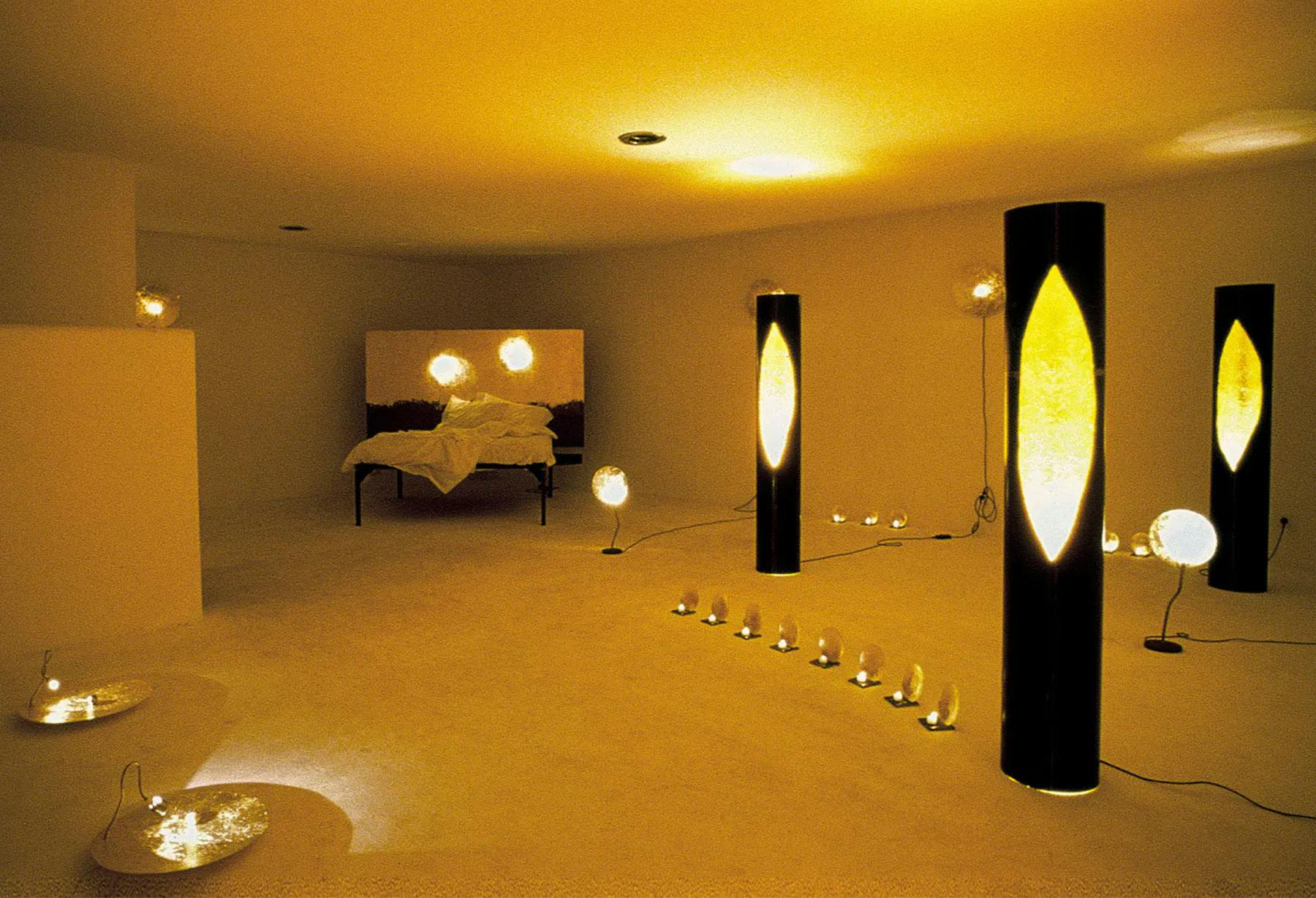 <p>Luci d’Oro installation for Dilmos show-room in Milan, with rough iron colums lined internally with gold coloured leaf. The limited edition of the “Sogni d’Oro” (“golden dreams”) bed is presented to the public; one of them was purchased by the artist Claudio Baglioni.</p>
