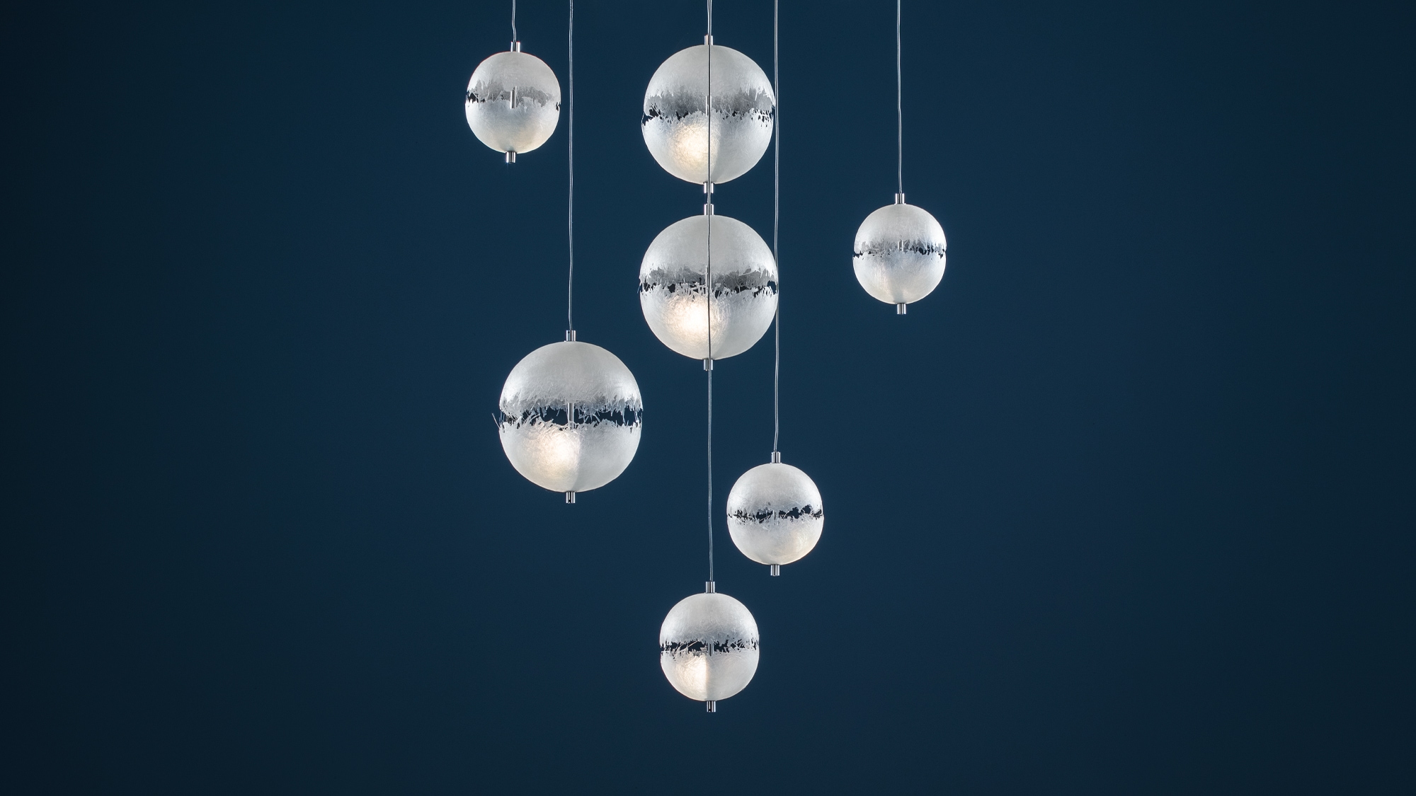 PostKrisi Chandelier