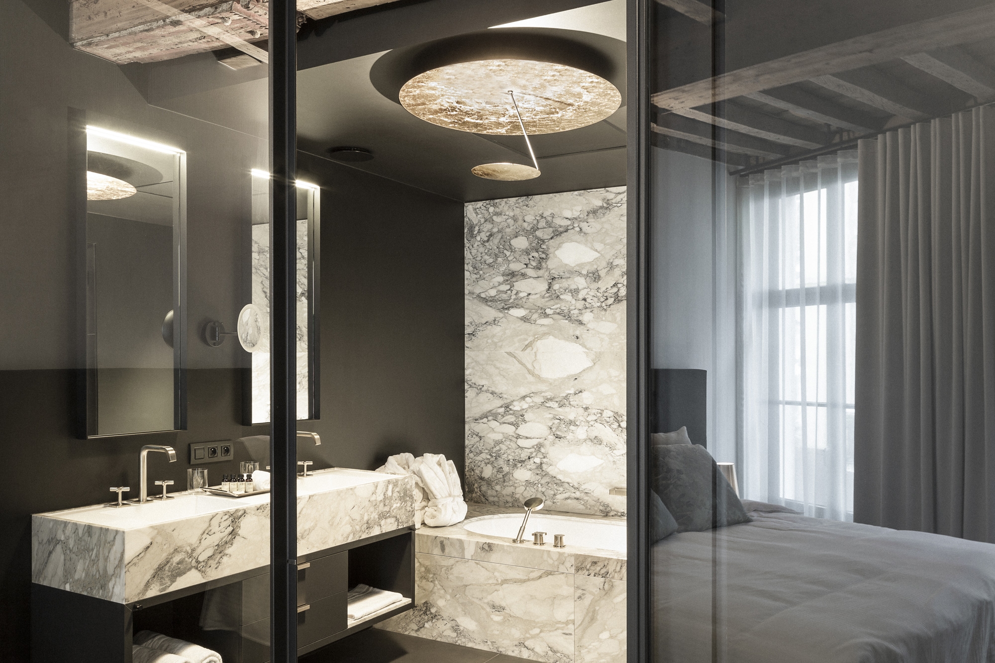 Lederam e Macchina della Luce per lo Suitehotel Gulde Schoen