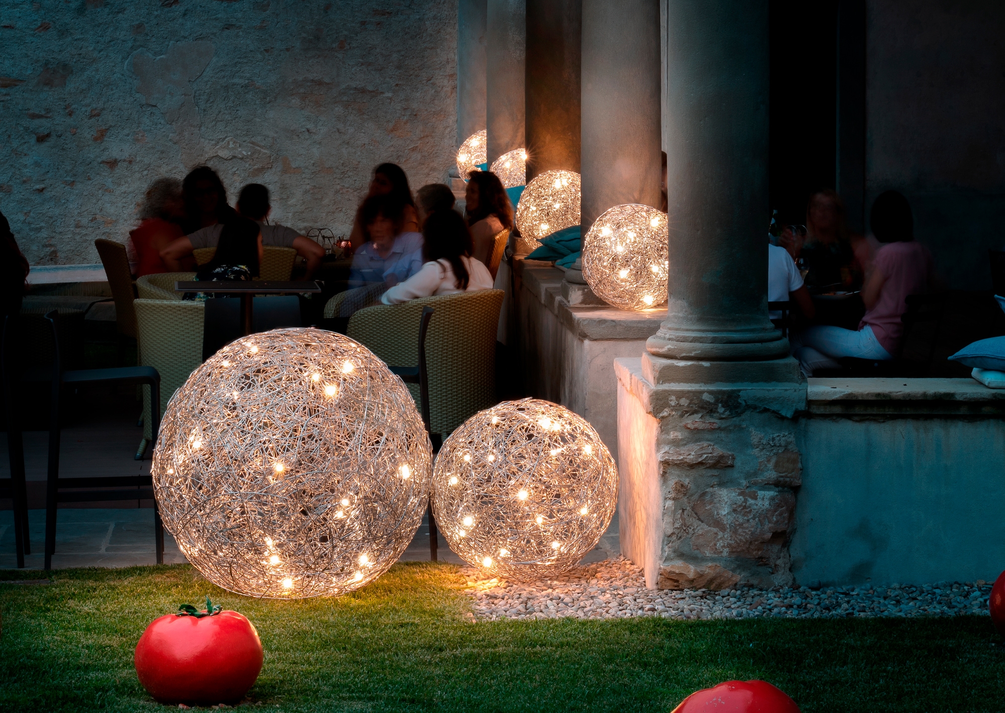 Fil de Fer e Uomo della Luce illuminano l’outdoor