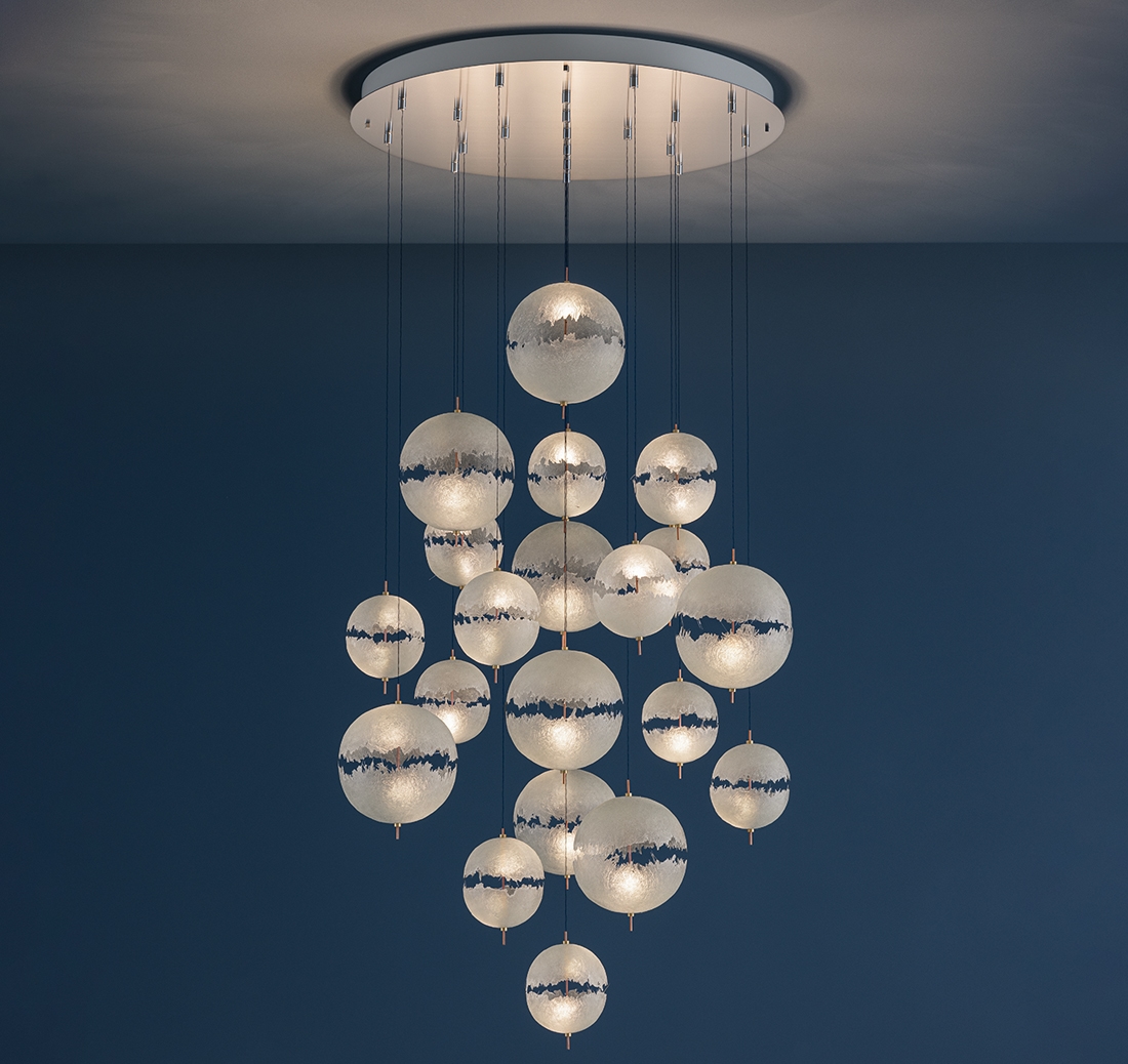 PostKrisi Chandelier