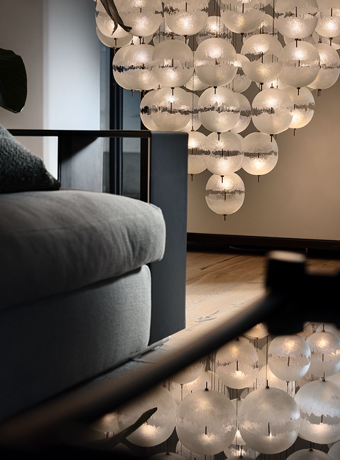 PostKrisi Chandelier
