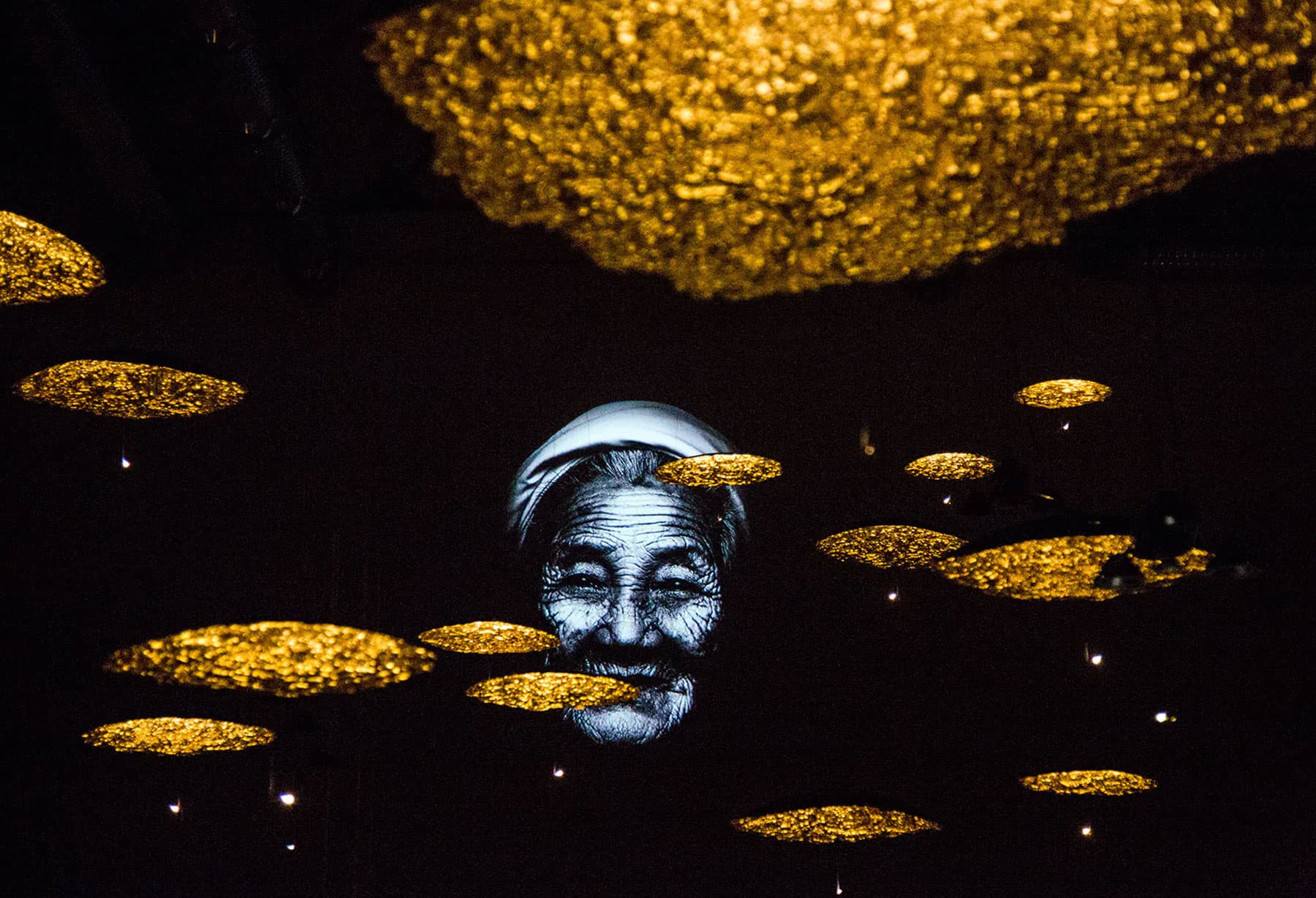 <p>Im Zusammenhang mit der Expo Mailand 2015 nimmt Enzo Catellani an „Alma Mater“ von Yuval Avital teil: Zu diesem Anlass kreiert er in der Fabbrica del Vapore in Mailand eine ortsspezifische Lichtinstallation im Dialog mit „Das dritte Paradies“ von Michelangelo Pistoletto.</p>
