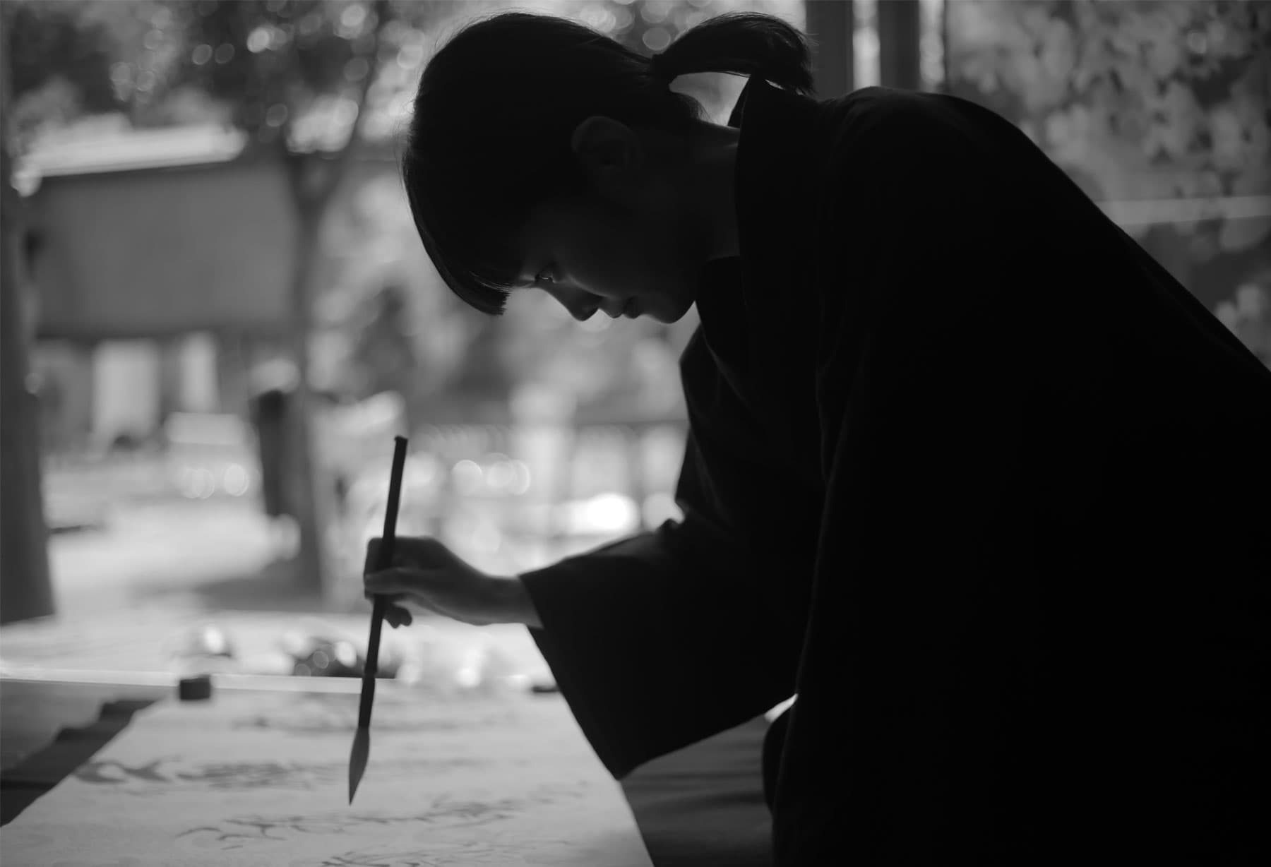 <p>Im November reist Enzo Catellani nach Japan, um sein Wissen über die Kultur dieses Landes zu vertiefen. Er fertigt einige Gemälde an, die ab Februar 2020 im National Art Center Museum in Roppongi ausgestellt werden.</p>
