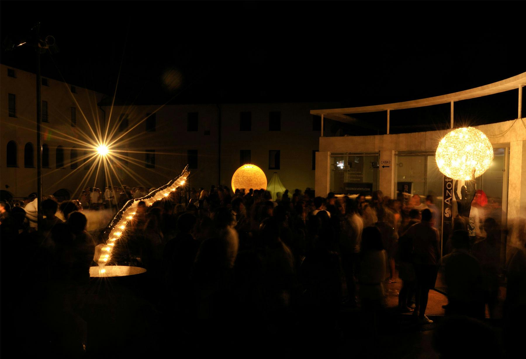 <p>Bergamo, GAMeC (Bergamo Modern and Contemporary Art Gallery): installation of a “Luna Piena gigante” and of “Moon River”.</p>
