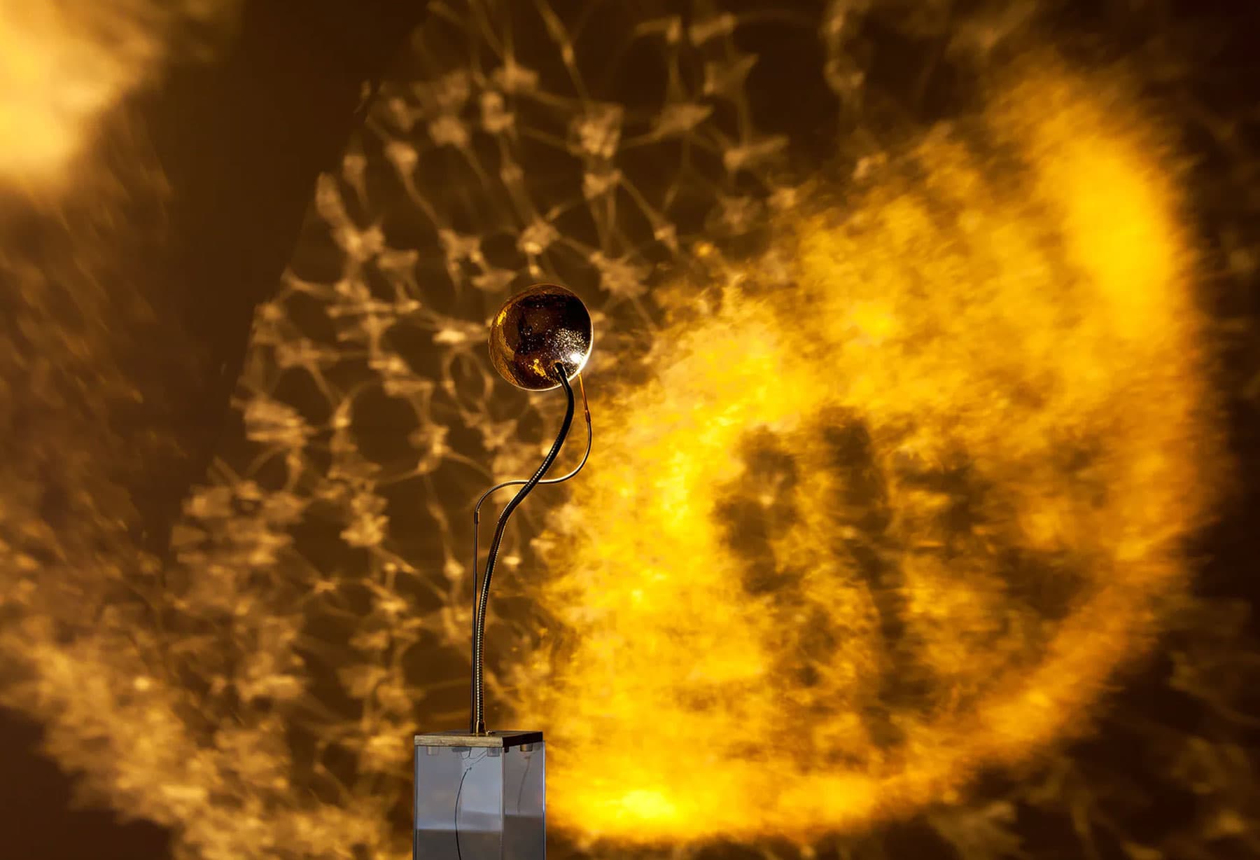 <p>L’installazione “Hallucinations” prosegue per New York, dove viene esposta presso ABC Home Gallery di New York.</p>