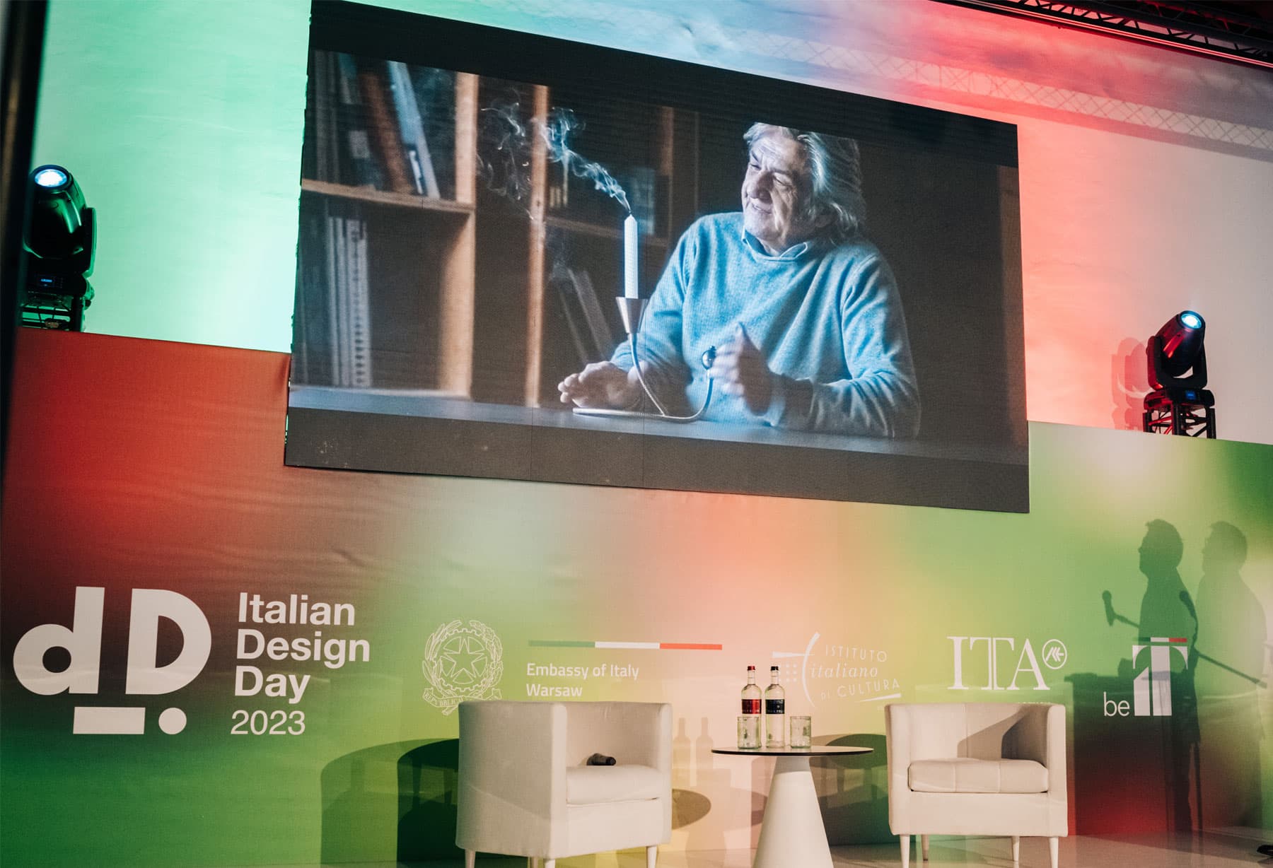 <p>Catellani & Smith è tra le 35 imprese italiane selezionate per l’edizione 2023 dell’Italian Design Day, dedicata al settore dell’illuminotecnica. L’inaugurazione si tiene a Roma l’8 marzo, con il tema “La qualità che illumina: l’energia del design per la persona e l’ambiente”. Seguono eventi organizzati in collaborazione con le Ambasciate d’Italia nel mondo, durante i quali viene presentata una selezione delle lampade create da Enzo Catellani.</p>